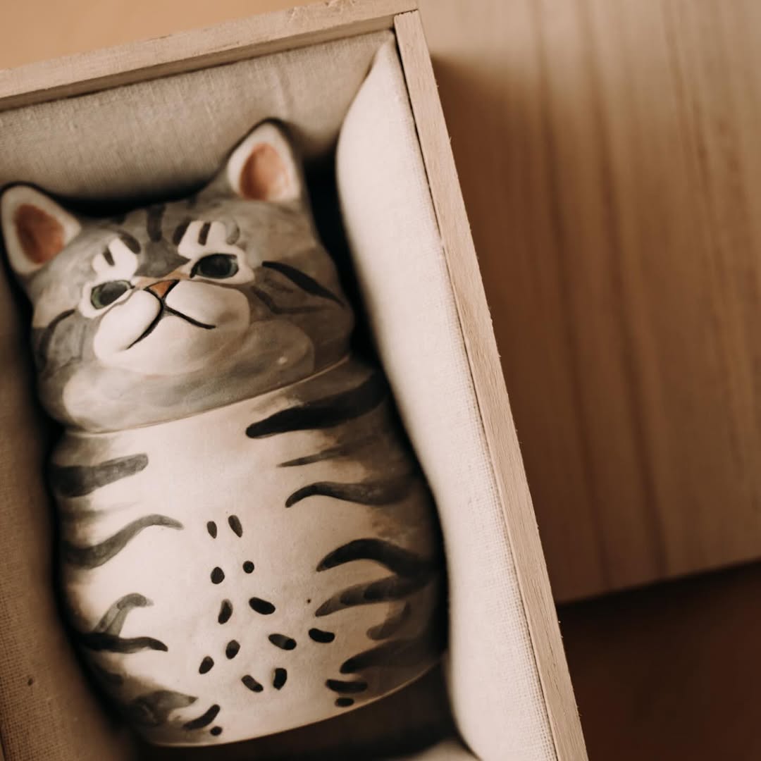 Personalized Cat Memorial Urn - Pawttery
