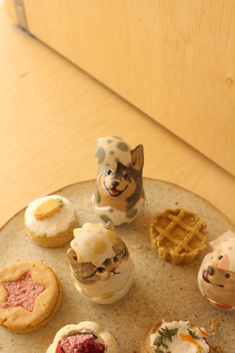 Custom Easter gift box with handmade ceramic cat, Golden Retriever, and mixed-breed dog roly-poly figurines. Personalized pet pottery gifts in Singapore