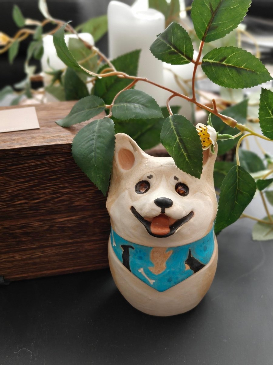 Corgi with her mini jar 🇫🇮 - Pawttery